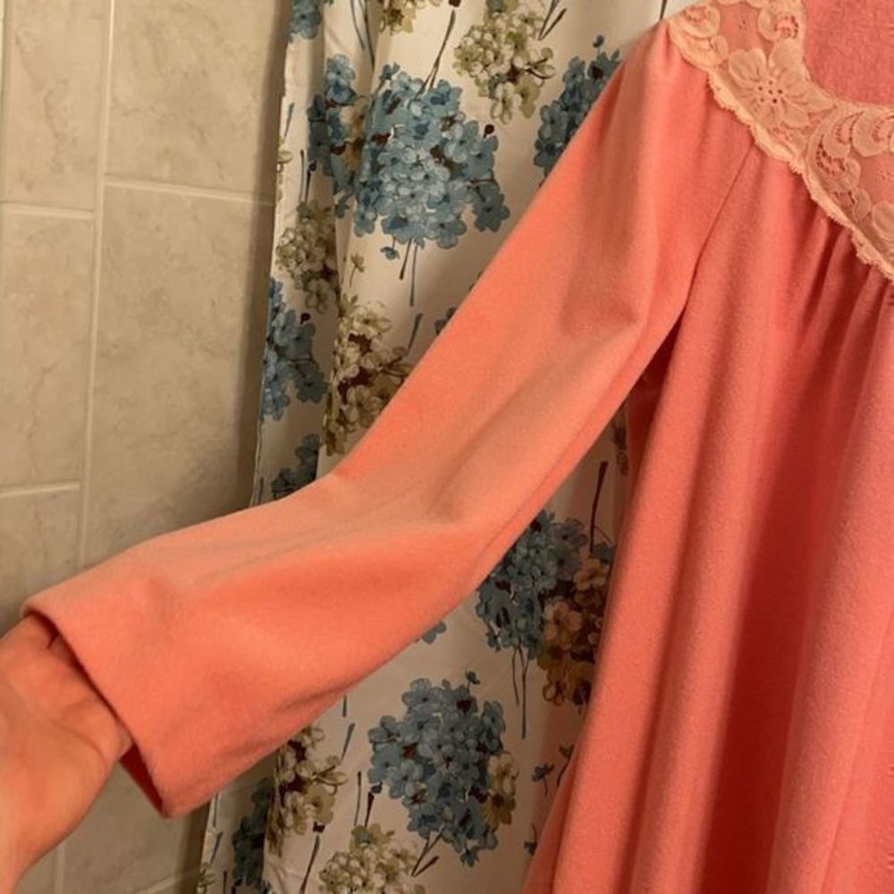 pink vintage Vassarette fleece nightgown robe - Picture 6 of 10